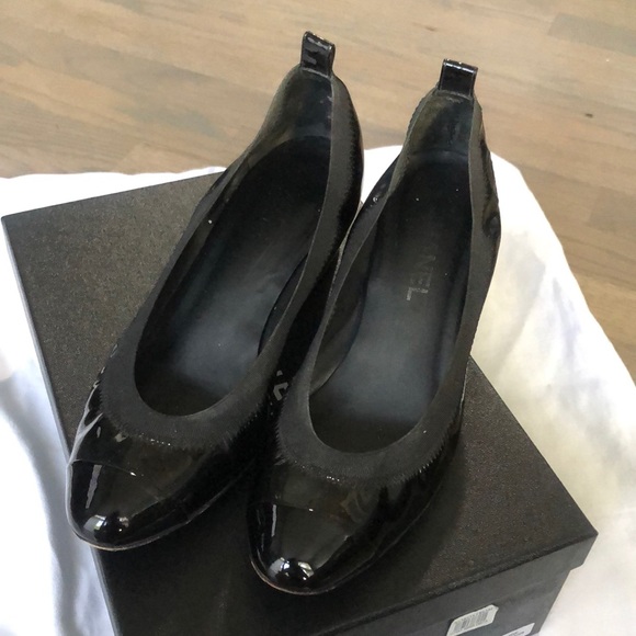 Chanel CC Cap Toe 🖤 - Picture 1 of 17